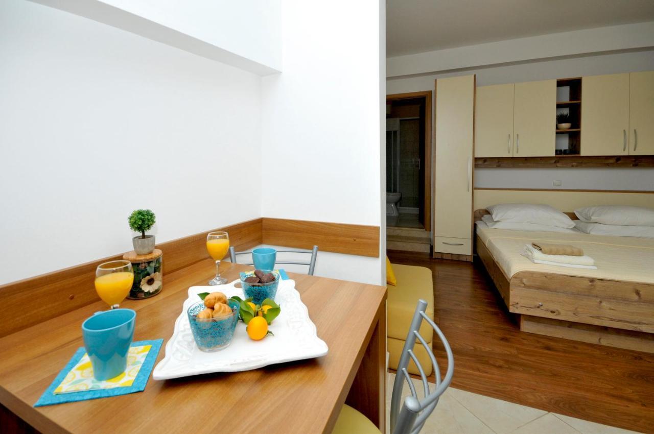 Apartments Penic Trogir Bagian luar foto