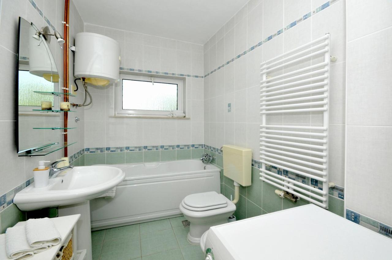 Apartments Penic Trogir Bagian luar foto
