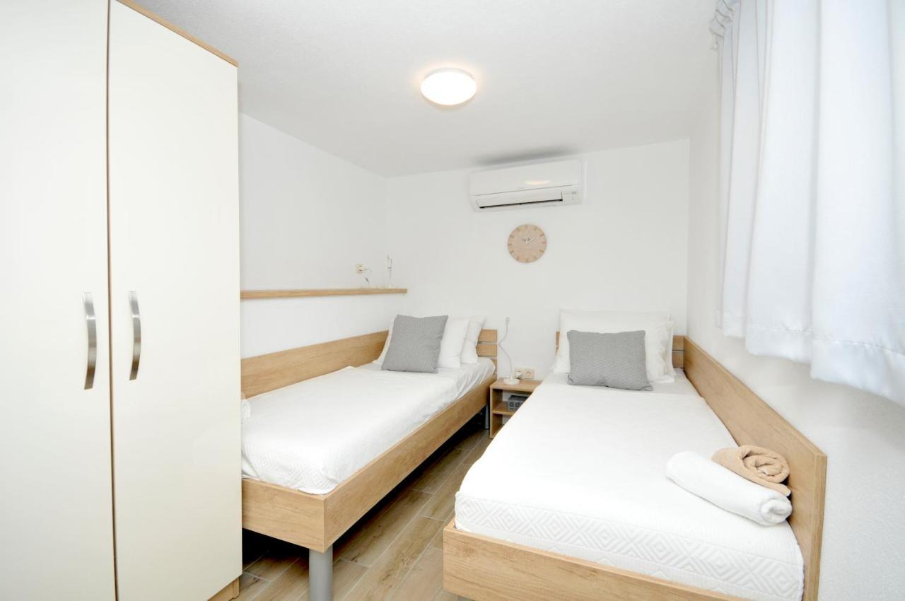 Apartments Penic Trogir Bagian luar foto