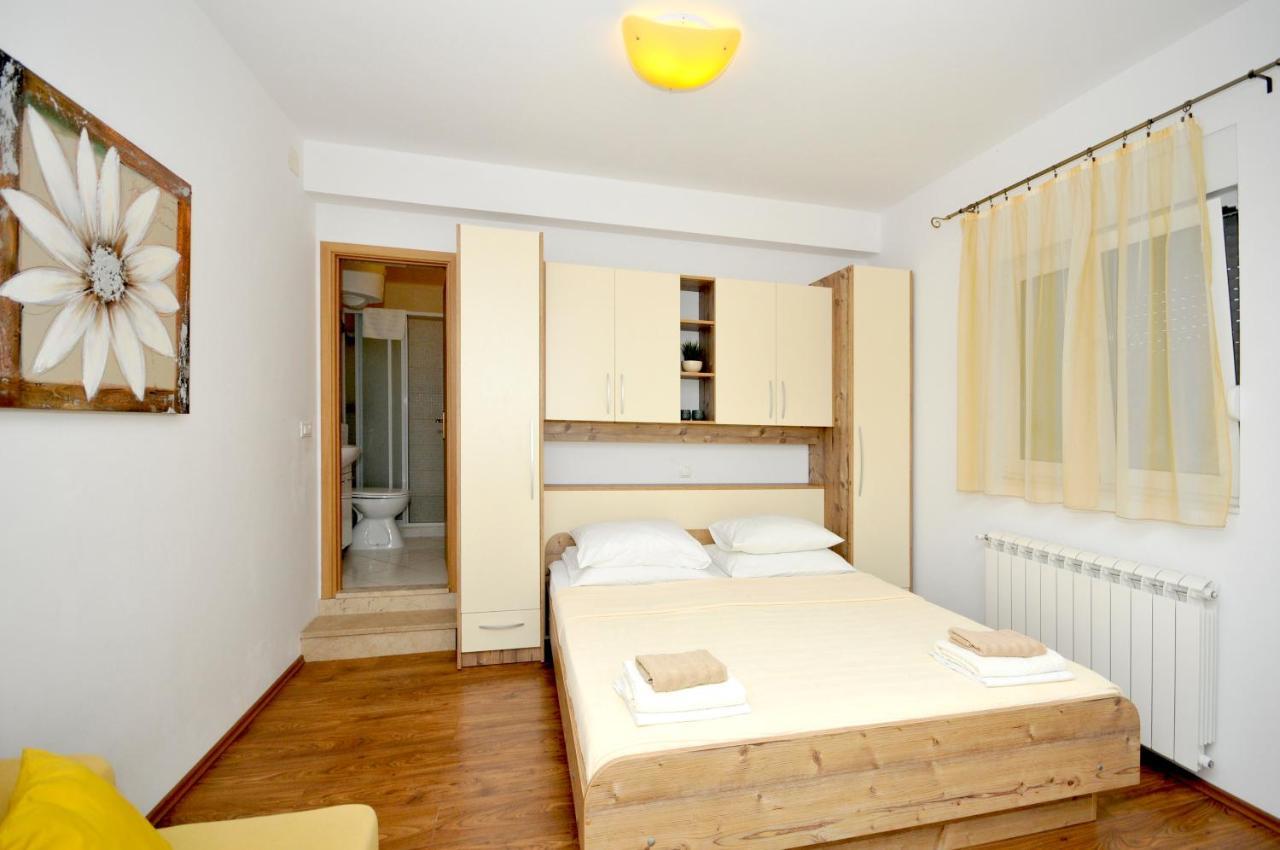 Apartments Penic Trogir Bagian luar foto