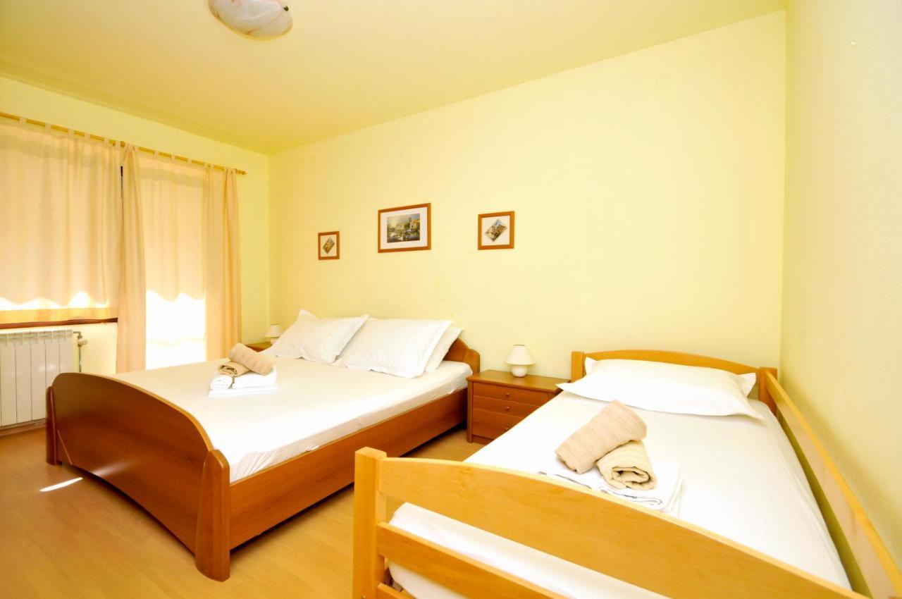 Apartments Penic Trogir Bagian luar foto